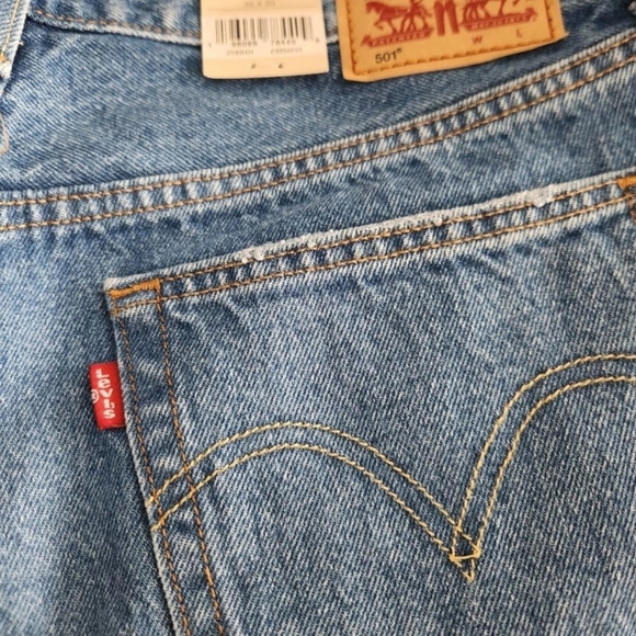 Levi's 501 Original High Rise Straight Leg Medium Wash Distress Jeans Size 30x30 - Picture 7 of 15